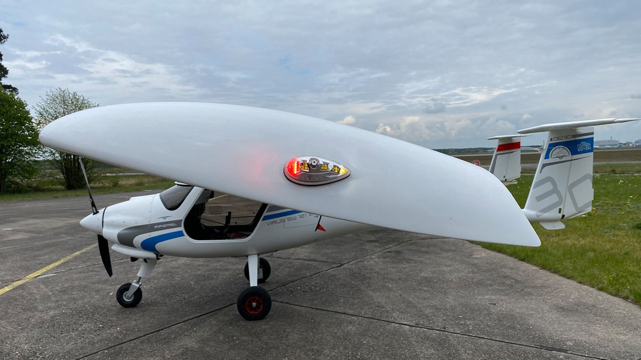 Ultra Galactica - aircraft wingtip navigation / position / strobe light Ultra Galactica - aircraft wingtip navigation / position / strobe light